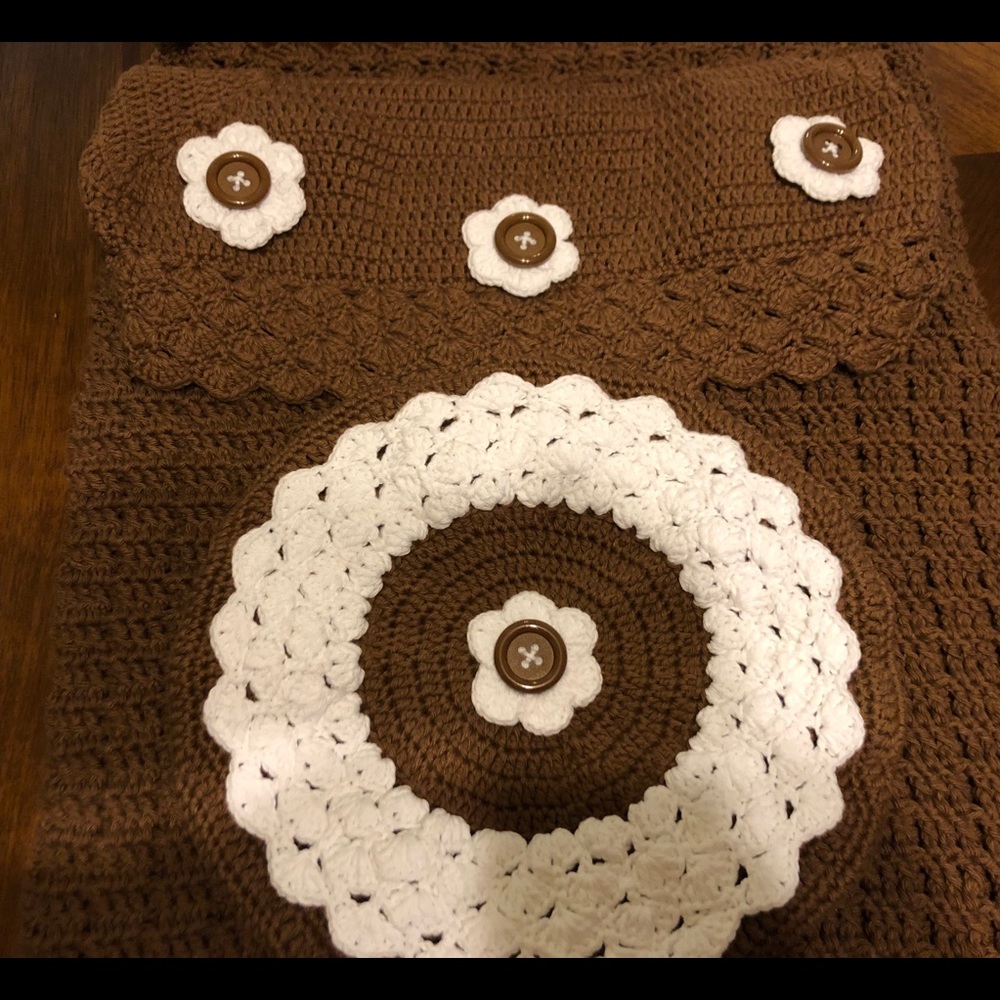 THREE PIECE BATHROOM SET, TANK TOP LID COVER, RUG